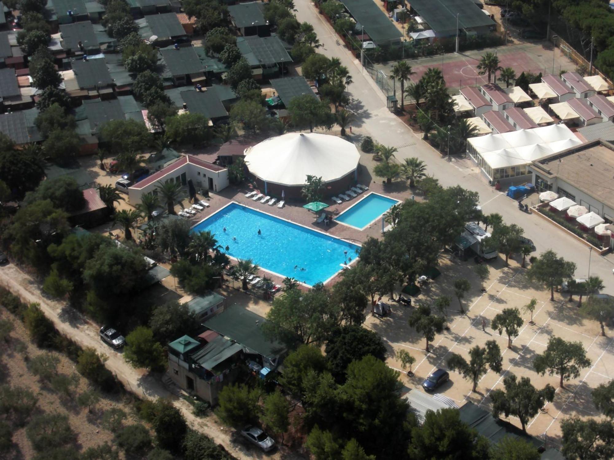 Kamemi Village & Camping Ribera Luaran gambar