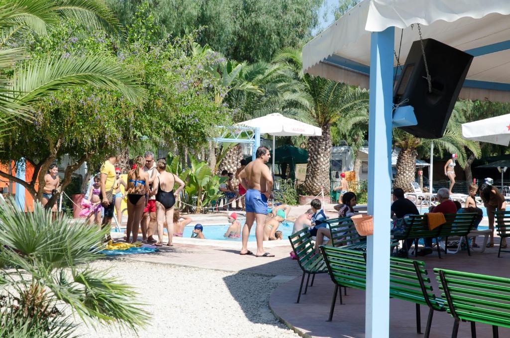 Kamemi Village & Camping Ribera Luaran gambar