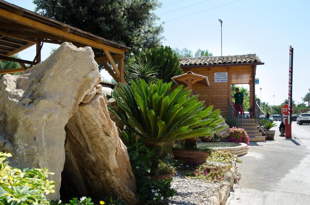 Kamemi Village & Camping Ribera Luaran gambar