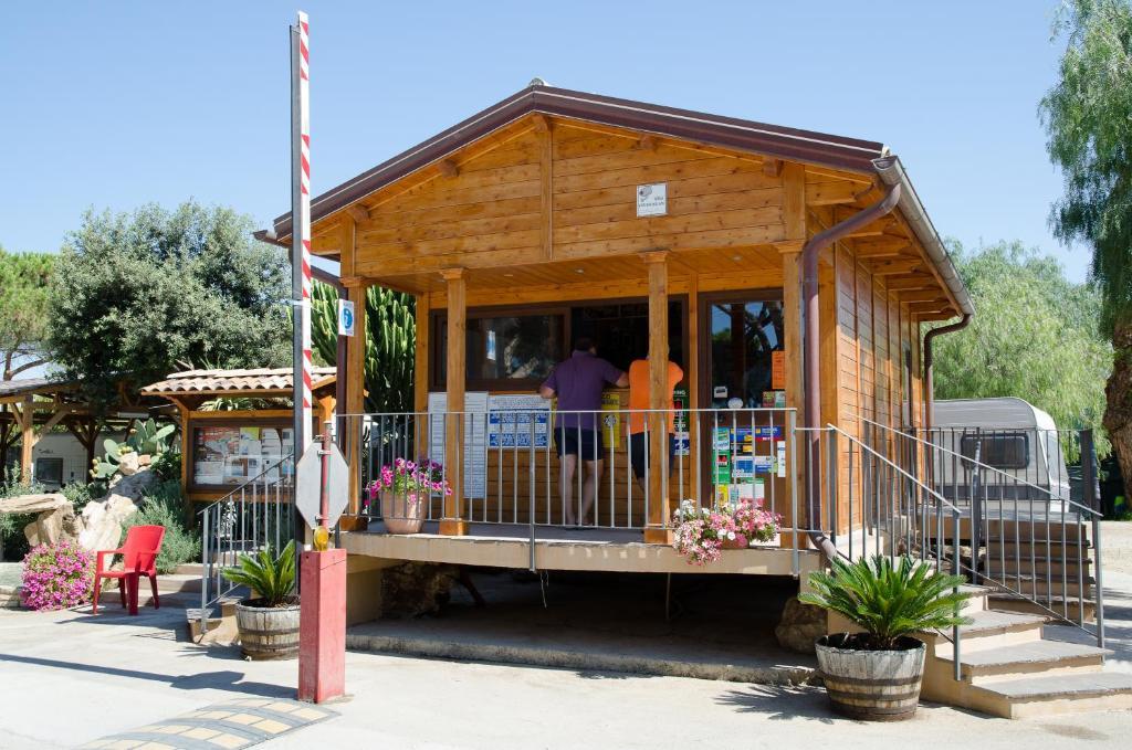 Kamemi Village & Camping Ribera Luaran gambar