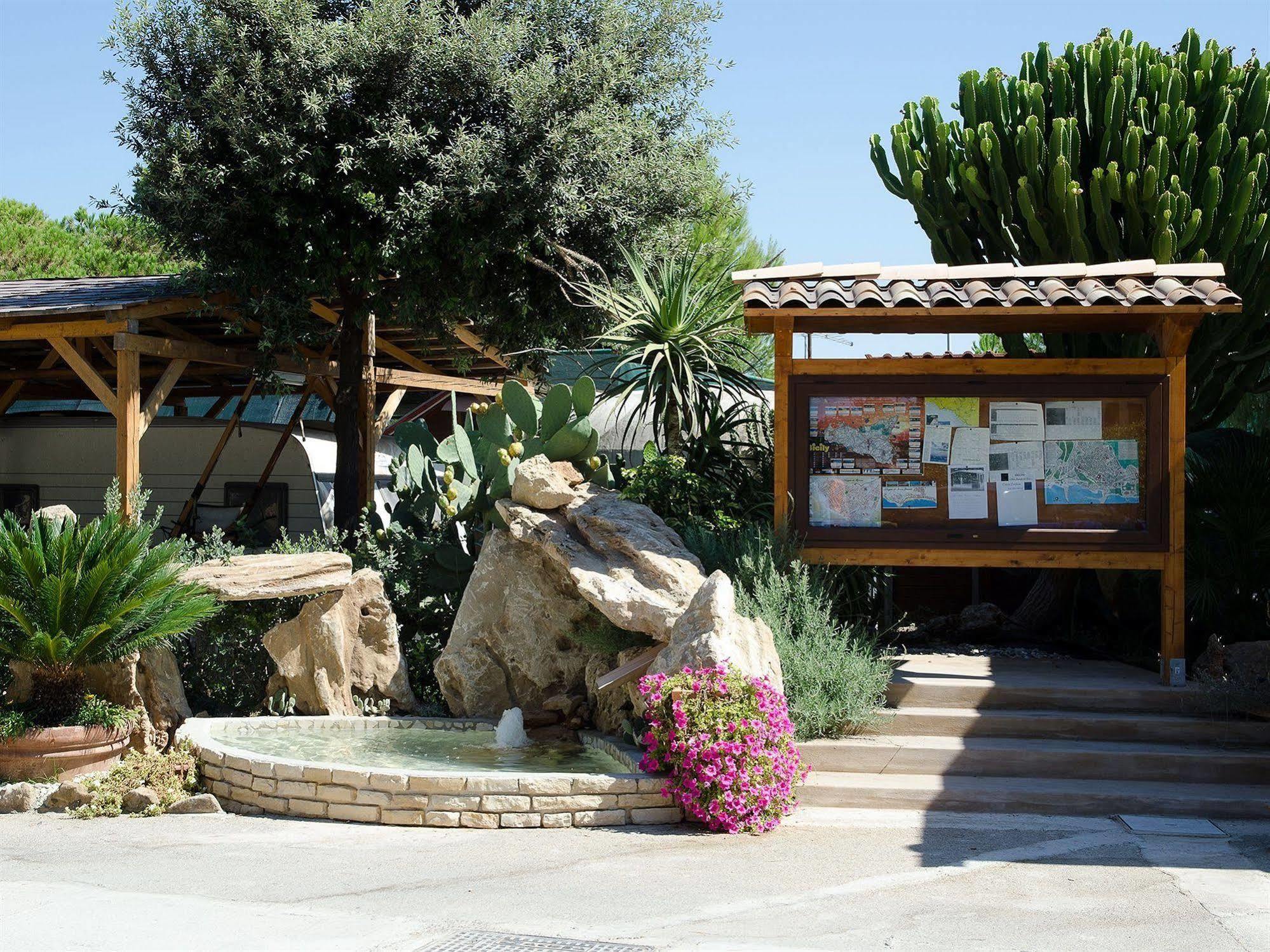Kamemi Village & Camping Ribera Luaran gambar