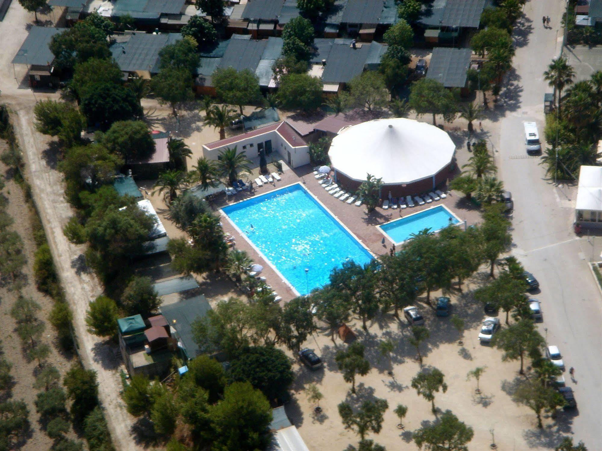 Kamemi Village & Camping Ribera Luaran gambar