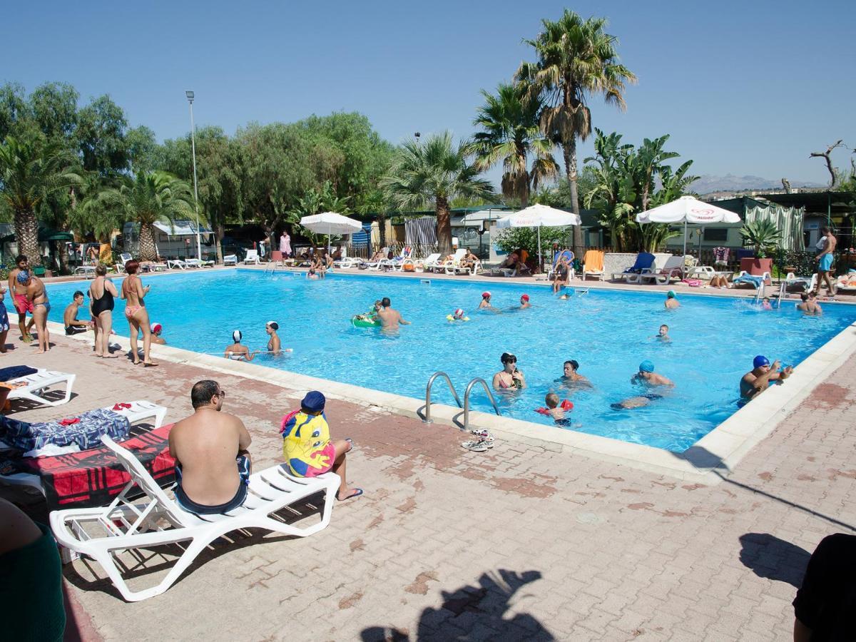 Kamemi Village & Camping Ribera Luaran gambar